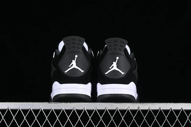 Air Jordan 4 Retro "White Thunder"