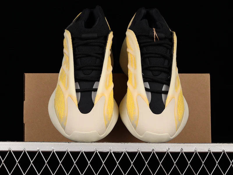 Adidas Yeezy Boost 700 V3 modelo "Mono Safflower"