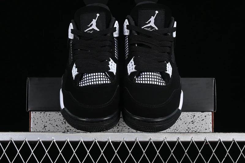 Air Jordan 4 Retro "White Thunder"